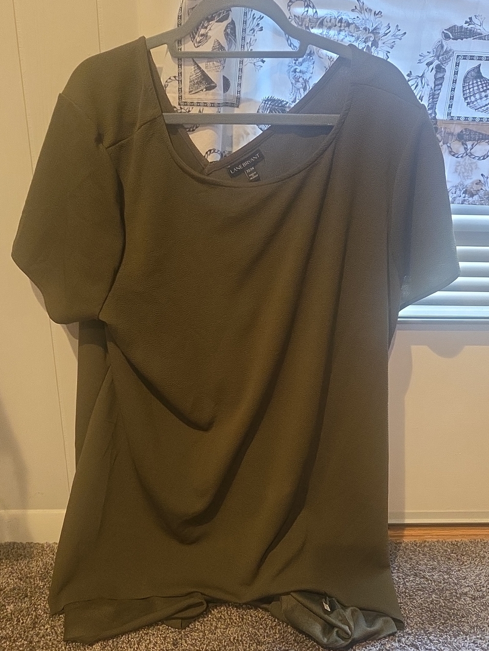 Ellen Tracy Olive Green Short Sleeve Scoop Neck Blouse